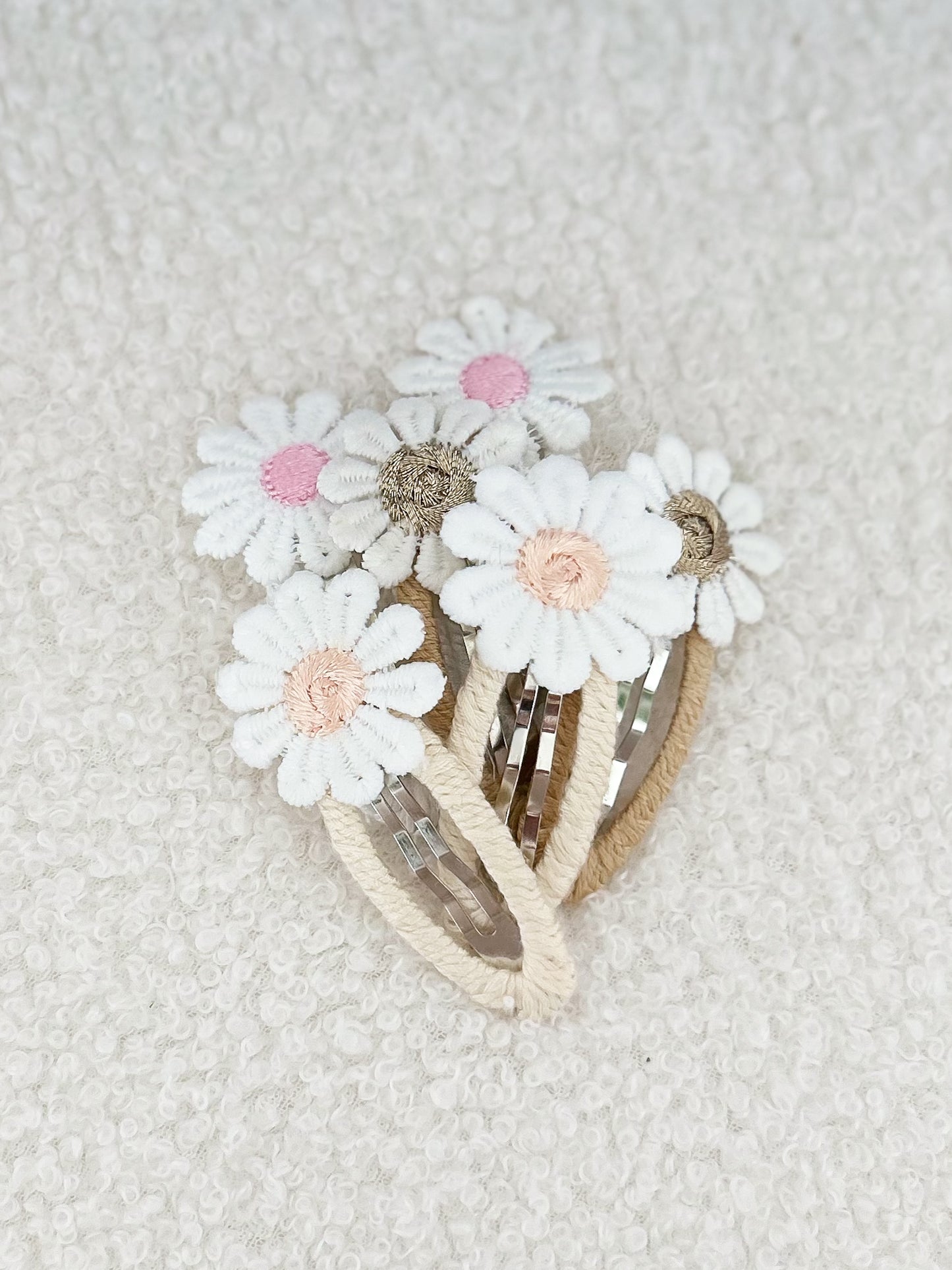 Daisy Peekaboo Barrette
