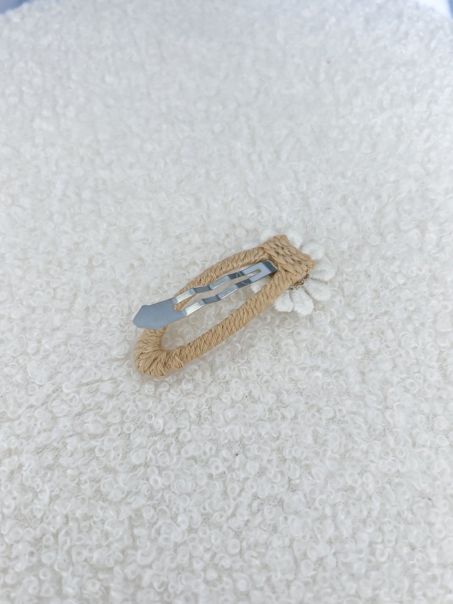 Daisy Peekaboo Barrette